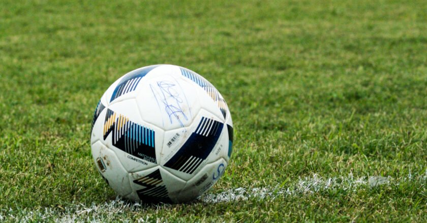 Súper domingo de fútbol: juegan Boca, River, Messi, derbi de Madrid y final en Inglaterra