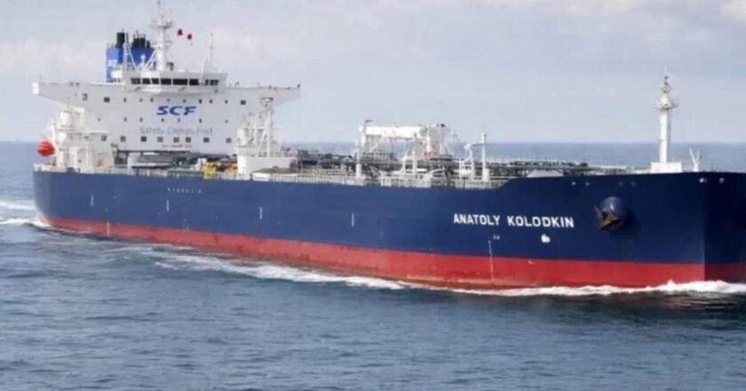 Buque ruso con ayuda de crudo desafía el bloqueo y llega a Cuba