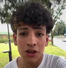 Allanaron la vivienda de un influencer libertario, luego de que denunciara amenazas en redes