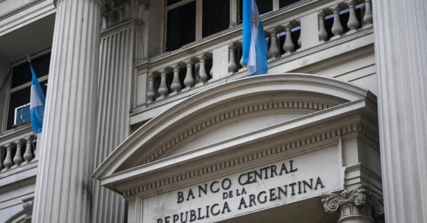 Las reservas del BCRA volvieron a caer y llegaron a su nivel más bajo en dos meses