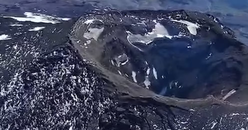 Crece la actividad de un volcán cerca de la Patagonia