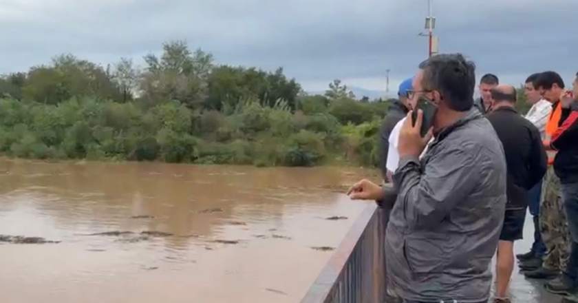 Operativo en el sur por crecida del río Marapa