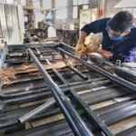 Radiografía del mercado laboral: se perdieron 241.000 empleos formales privados y el salario mínimo cayó un 40,5%
