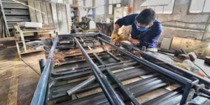 Radiografía del mercado laboral: se perdieron 241.000 empleos formales privados y el salario mínimo cayó un 40,5%