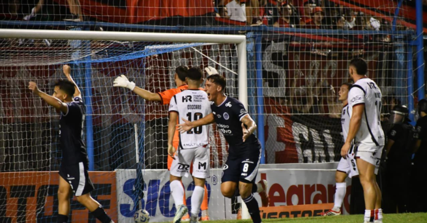 Acassuso sorprendió a todos y dejó afuera a Newell’s