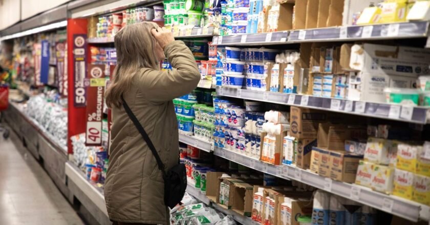 El consumo no toca fondo: las ventas en supermercados se hunden y la mora familiar llega a niveles críticos