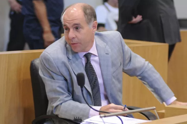 Viña impulsa un frente opositor sin exclusiones y abre la puerta a un retorno con Bussi