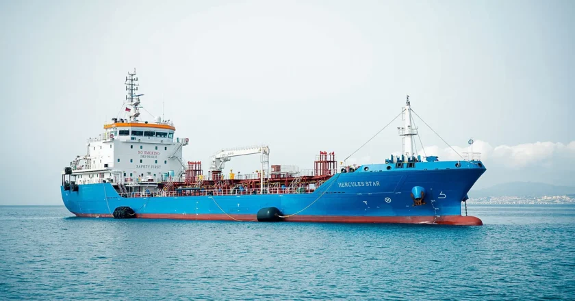 Retoman la actividad marítima en Ormuz tras los contactos recientes entre las autoridades iraníes y estadounidenses