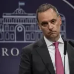 Por miedo a otra polémica, Adorni dio de baja su conferencia de hoy