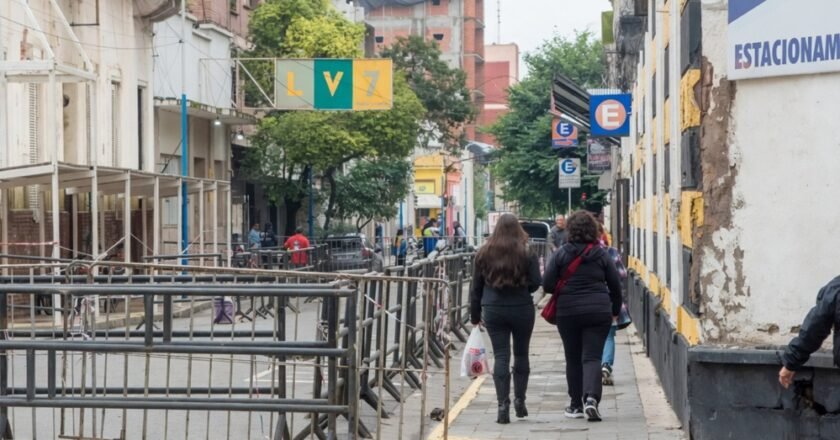 Mendoza al 200: habilitaron el paso peatonal, pero sigue el riesgo de derrumbe y el corte vehicular