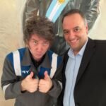 Javier Milei ratificó su respaldo a Manuel Adorni en Olivos tras el avance de las denuncias judiciales