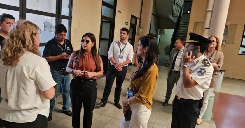 Amenazas en las escuelas: la Justicia advirtió a los padres que deberán pagar los costos de los operativos