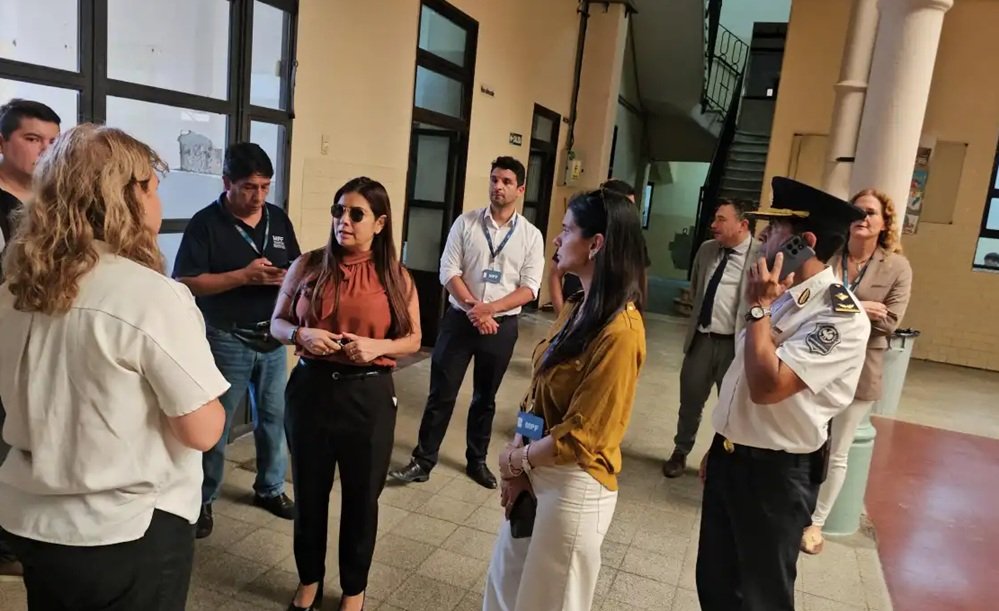 Amenazas en las escuelas: la Justicia advirtió a los padres que deberán pagar los costos de los operativos