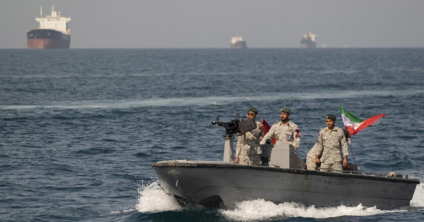 Irán prepara una ley sobre el tráfico en el estrecho de Ormuz