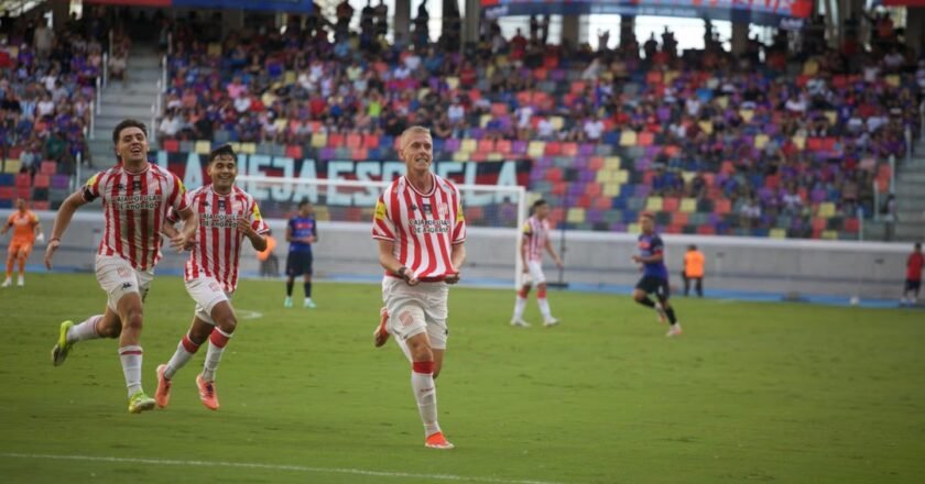 San Martín doblegó a Güemes y se acerca a la cima