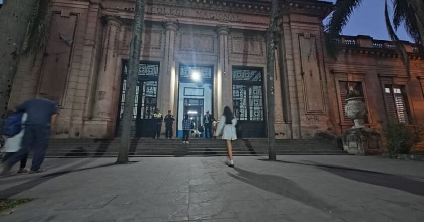 Alerta en las escuelas de Tucumán: 2.500 policías custodian los establecimientos por amenazas de tiroteo