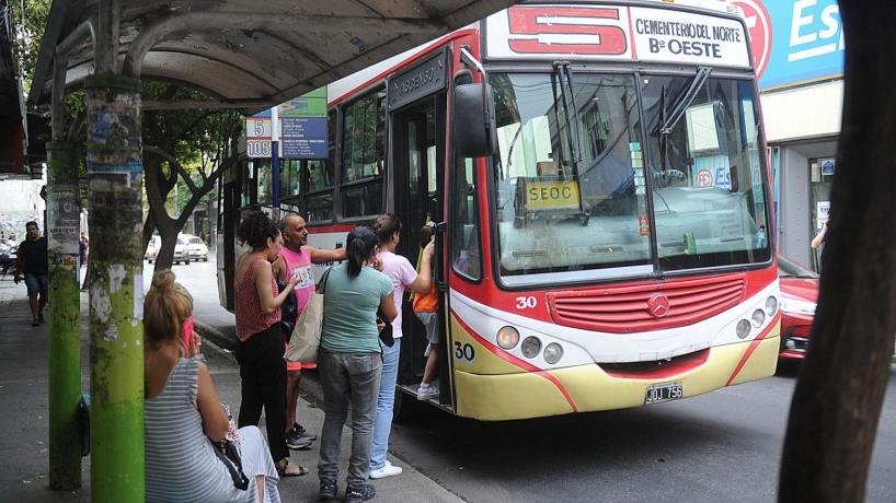 Salvataje millonario: la Provincia inyecta $2.000 millones para frenar el colapso del transporte