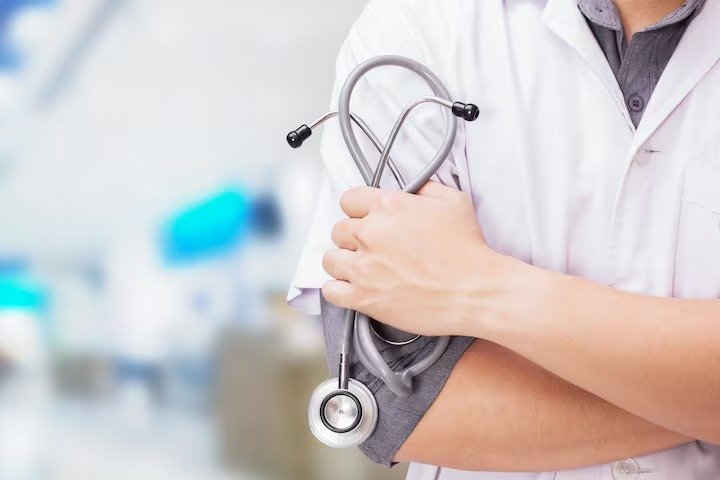 Alerta en PAMI Tucumán: 300 médicos adhieren a un paro por un recorte salarial “brutal”