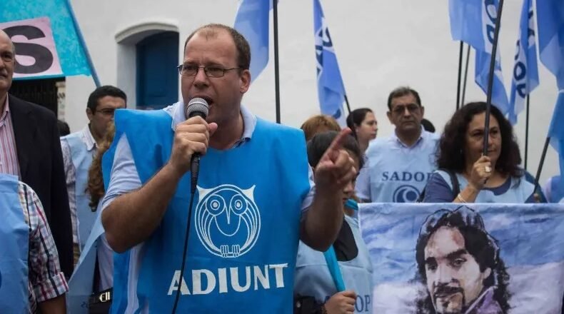 Nueva semana de paro universitario: “El docente universitario no llega a fin de mes”