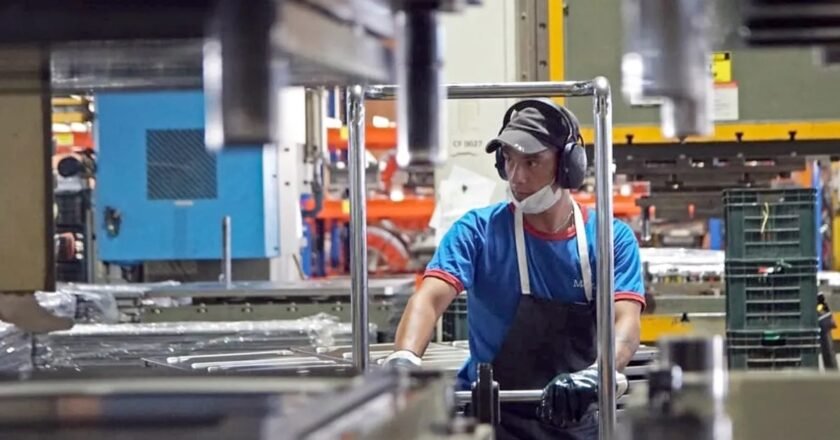 La actividad económica cayó 2,6% en febrero y registró el peor resultado desde 2023