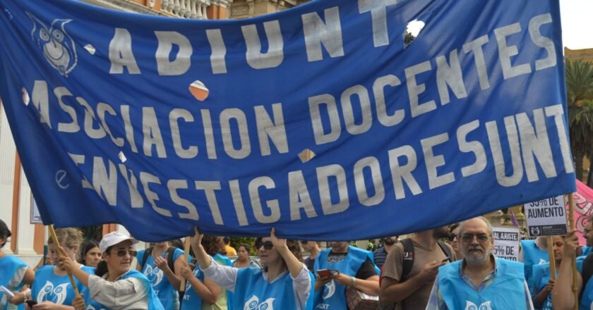 Docentes universitarios anunciaron un paro nacional y plan de lucha en todo el país