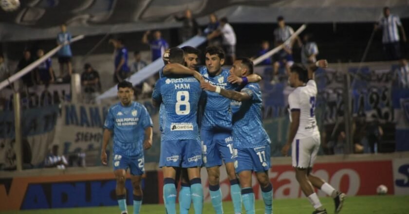 Atlético Tucumán tendrá un desafío “gigante” en Rosario: horario y formaciones