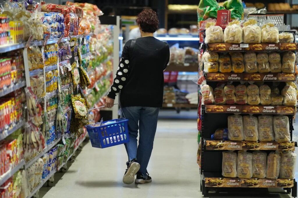 El consumo sigue en picada: de cuánto fue la caída en supermercados, mayoristas y shoppings