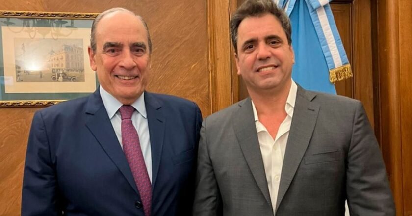 Los directivos políticos de YPF cobrarán casi U$S 1 millón por año, mientras Catalán confiesa estar “cansado del tema Adorni”