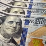 El dólar volvió a subir y alcanzó los $1.440 para la venta