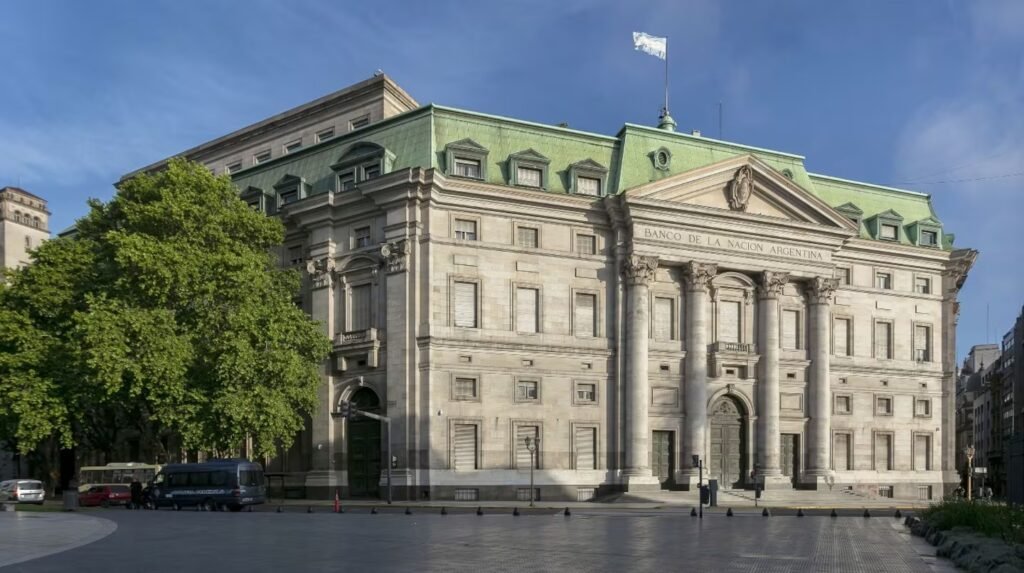 Edificio histórico del Banco de la Nación Argentina en la Ciudad de Buenos Aires.