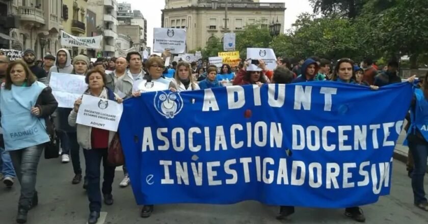 Comienza una nueva semana de paro universitario en Tucumán