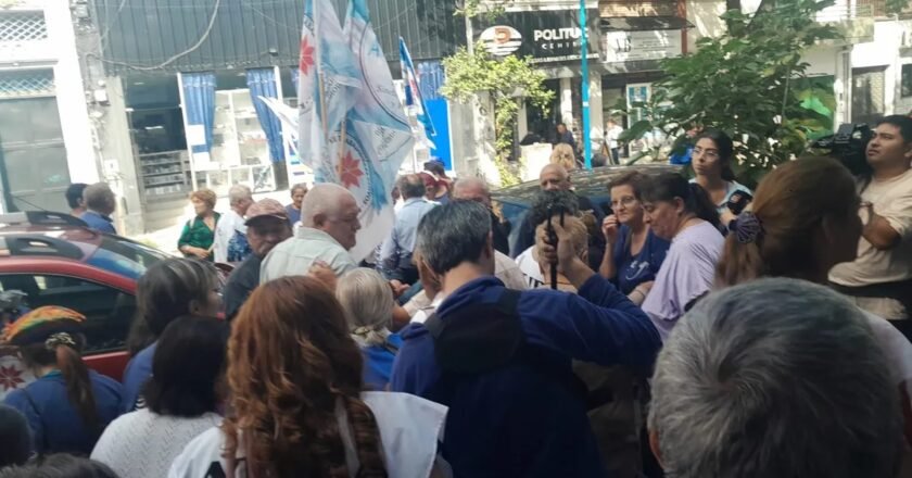 Represión en PAMI Tucumán: forcejeos y maltratos a jubilados