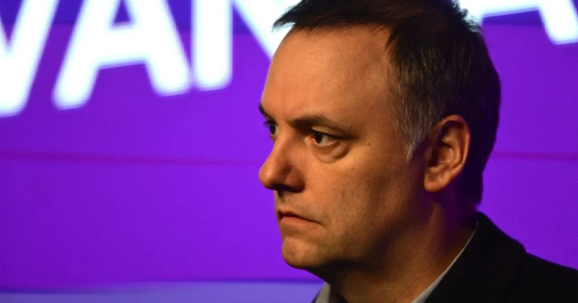 Habló el testigo que expuso el viaje de Adorni a Aruba: “Estaba en un resort con todo incluido”