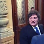 Enfurecido por las preguntas a Adorni, Milei llamó “chorros corruptos” a los periodistas y “asesinos” a los opositores