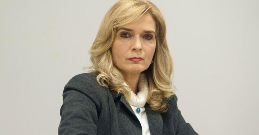 Silvia Elías de Pérez: “En lugar de enojarse, el Gobernador debería responder”