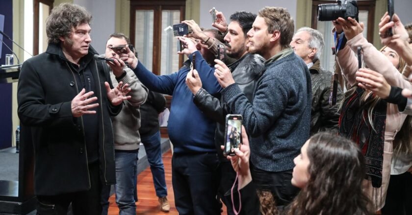 El Gobierno suspendió el ingreso a Casa Rosada a periodistas por una supuesta campaña rusa de “desinformación”
