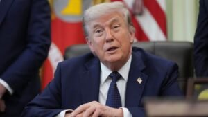 Trump contó que Irán pidió reabrir el estrecho de Ormuz porque está “en estado de colapso”