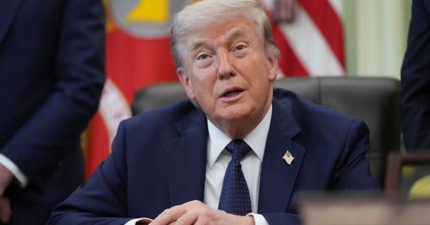 Trump contó que Irán pidió reabrir el estrecho de Ormuz porque está “en estado de colapso”