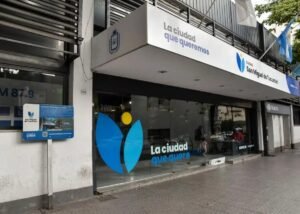 Denuncia penal contra cinco secretarios de Rossana Chahla por contrataciones directas de $2.700 millones