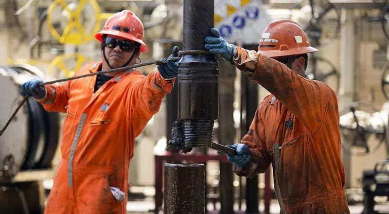 México produce petróleo, pero importa más de la mitad de su gasolina: las razones detrás de la paradoja