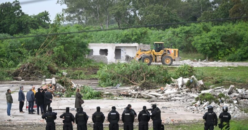 Desalojan asentamientos peligrosos por riesgo de crecida en el Río Salí