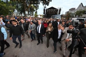 Osvaldo Jaldo encabezó la inauguración de obras en la plaza de Lules y nueva iluminación en la Iglesia Fundacional