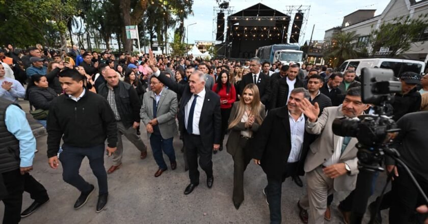 Osvaldo Jaldo encabezó la inauguración de obras en la plaza de Lules y nueva iluminación en la Iglesia Fundacional