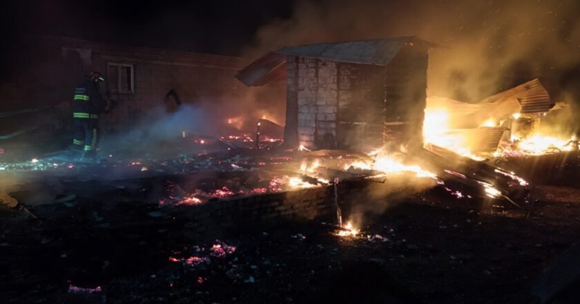 Tragedia en Los Nogales: un joven murió en un incendio y dos adolescentes resultaron heridas