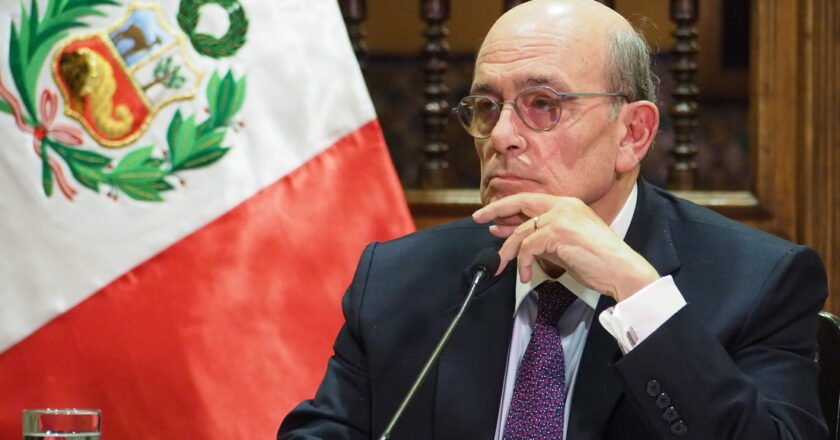 Presidente de Perú tilda de inconstitucional la compra de cazas a EE.UU.