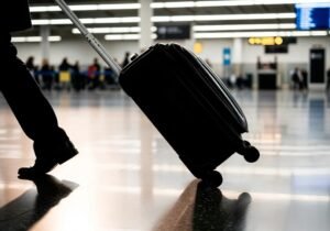 Aerolíneas Argentinas dejó de incluir el carry on gratis y suma un nuevo costo para volar