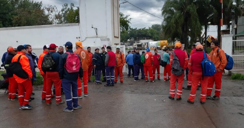Murió un trabajador de la empresa 9 de Julio tras un accidente con un camión recolector