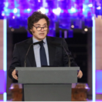Con la educación pública en crisis, el presidente defiende su modelo en una universidad privada