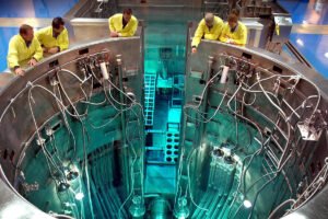 Advierten que el Gobierno da “otro paso” para ceder el desarrollo nuclear argentino a Estados Unidos