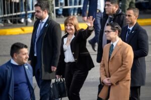 Karina Milei impidió que Bullrich entre al Cabildo
